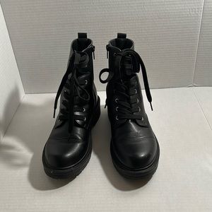 Like New Madden Girl Combat Boots Size: 8